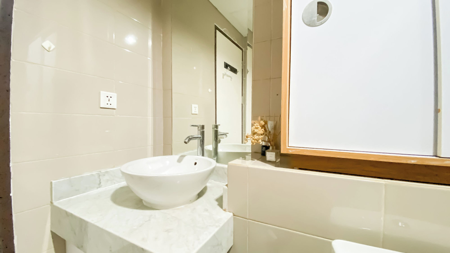 Bathroom 2, Wonderful And Homey 2Br Apartment At Springhill Terrace Residence, Jakarta Pusat