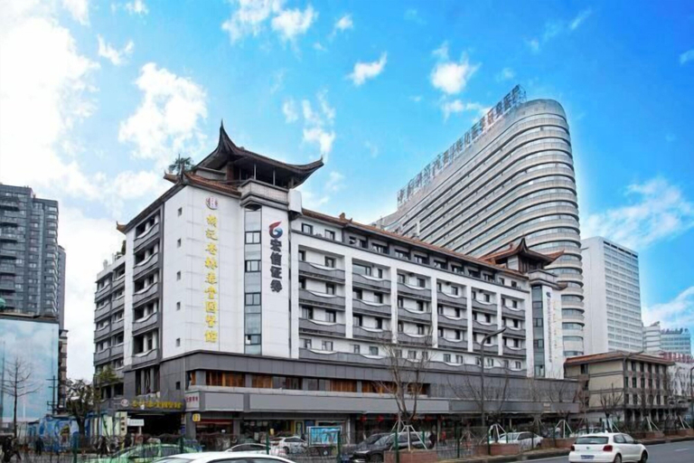 Exterior & Views