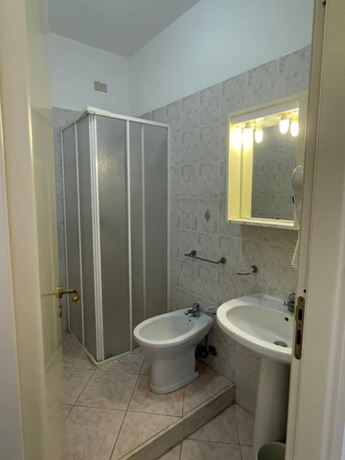 Bathroom, Hotel Lungomare 3 Stelle, Reggio Di Calabria
