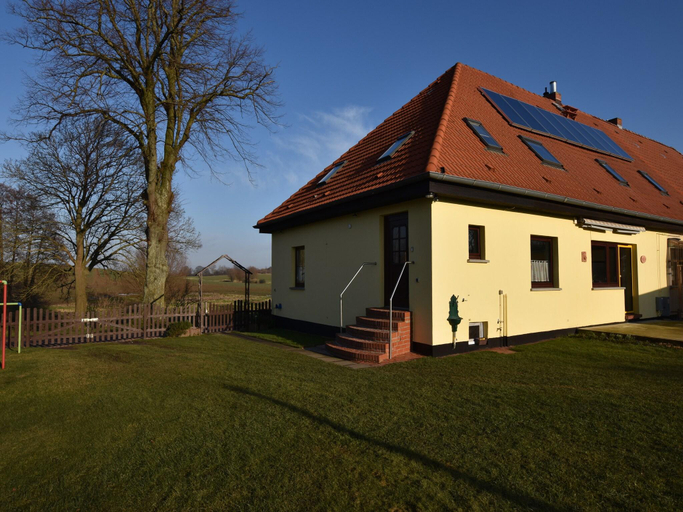 Others 4, Hubsche Wohnung in Kropelin mit eigener Terrasse, Rostock