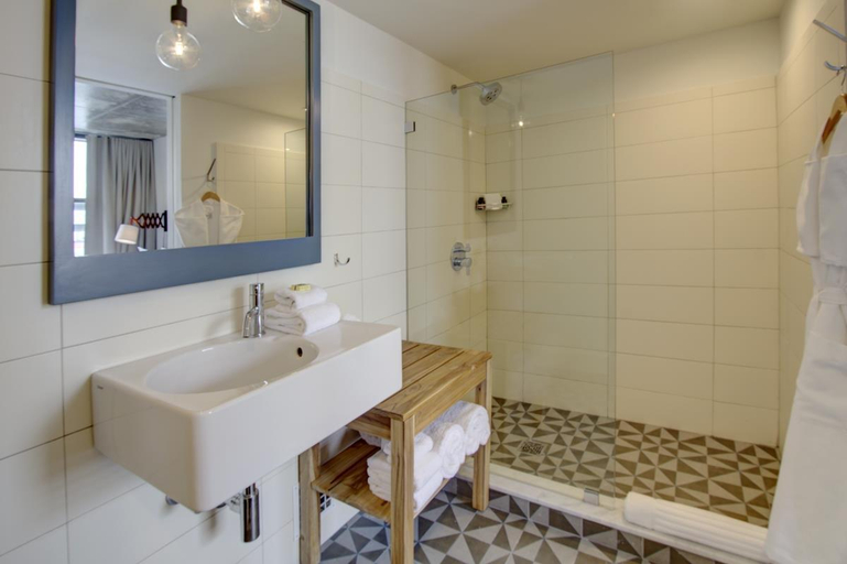 Bathroom 4, The Boro Hotel, New York