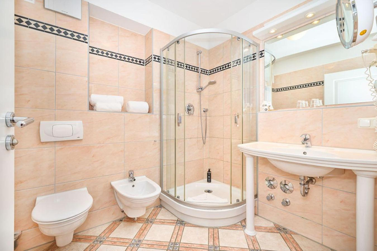 Bathroom 4, Strandhotel Prinz von Preussen, Vorpommern-Greifswald