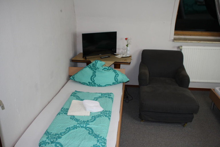 Bedroom 3, Hotel Restaurant Balkan, Trier