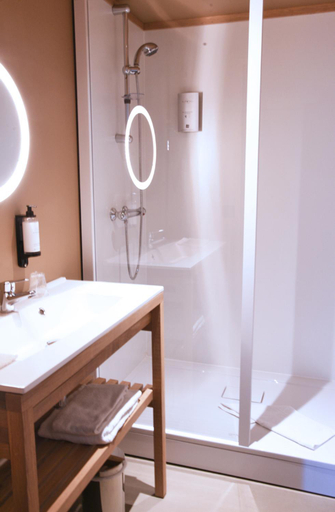 Bathroom 3, Cit'Hotel De Harlay, Oise