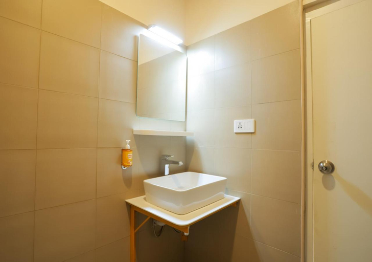 Bathroom 4, Bloom Hotel Koramangala, Bangalore