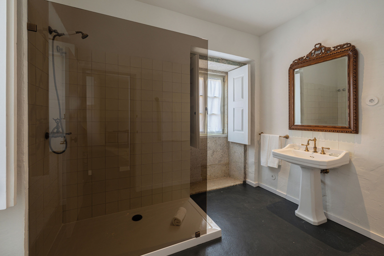 Bathroom 4, CasaNova Farmhouse, Braga