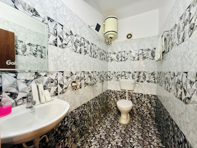 Bathroom 3, Hotel Golden Crystal, Patna