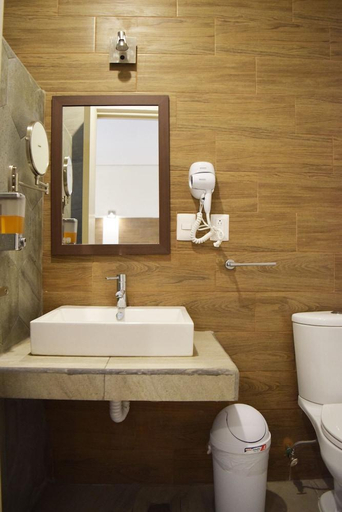 Bathroom 3, Hotel Guiva Aeropuerto, Dist. Tlacolula