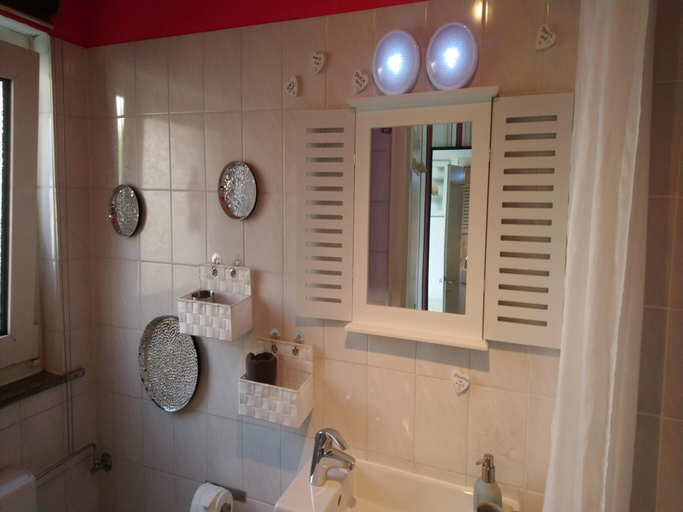 Bathroom 3, Modernes Appartement in Usseln mit Terrasse, Waldeck-Frankenberg