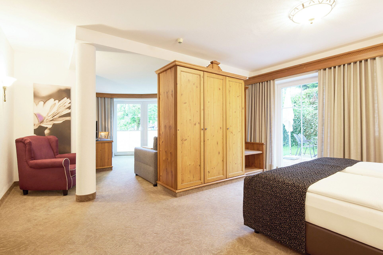 Bedroom 3, Hotel Hubertus, Kitzbühel