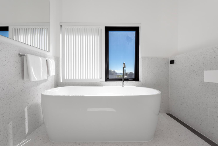 Bathroom 2, Pacific Hotel Yamba, Clarence Valley- Coast