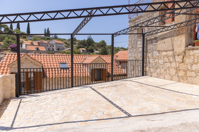 Others 5, Traditional stone house Tonca, Milna