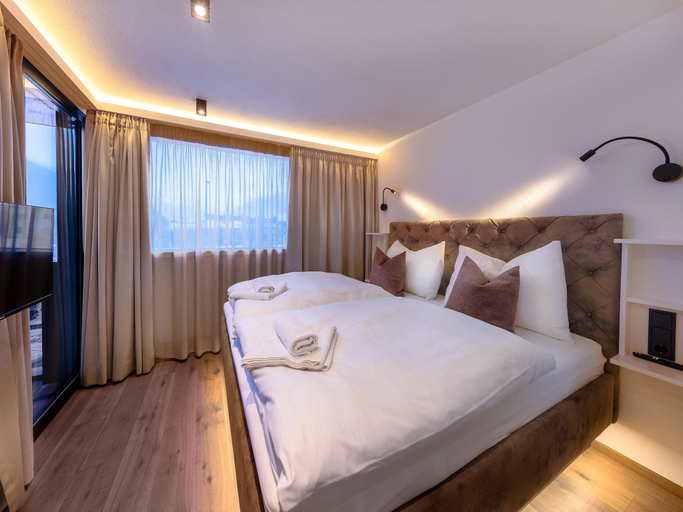 Bedroom 2, Apartment in Bramberg with Mountain Views, Zell am See