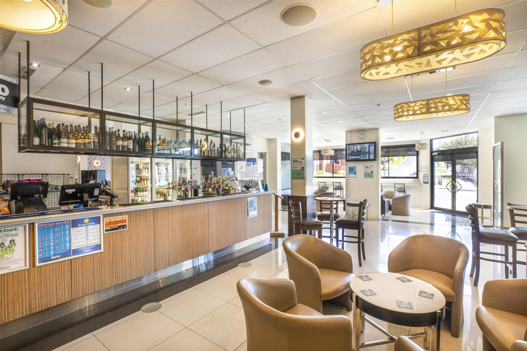 Food & Drinks 5, Nightelier Devonport Gateway Hotel, Devonport