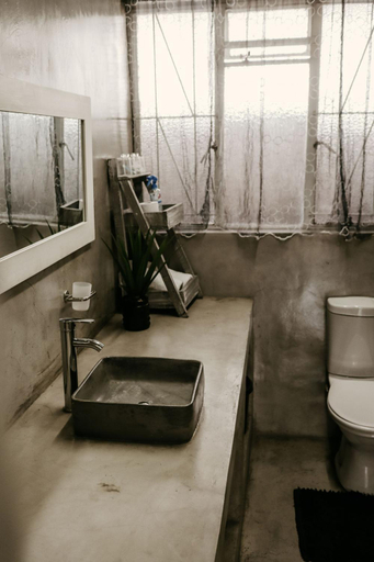 Bathroom 2, Overnight Stop Before Kruger National Park, Mopani