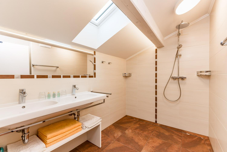 Bathroom 5, PARKVILLA Vital, Liezen