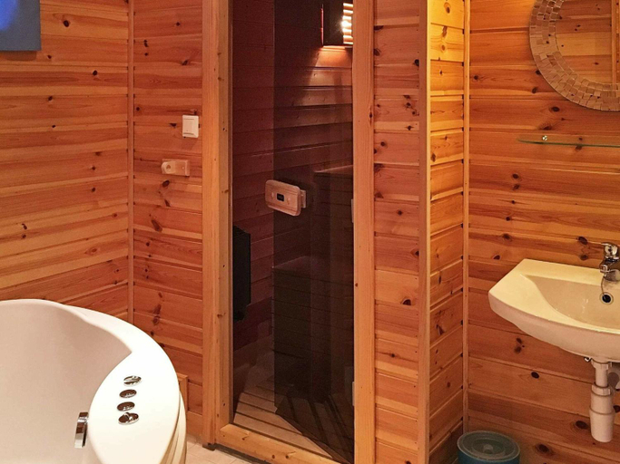 Bathroom 5, person holiday home in Norheimsund-By Traum, Kvam