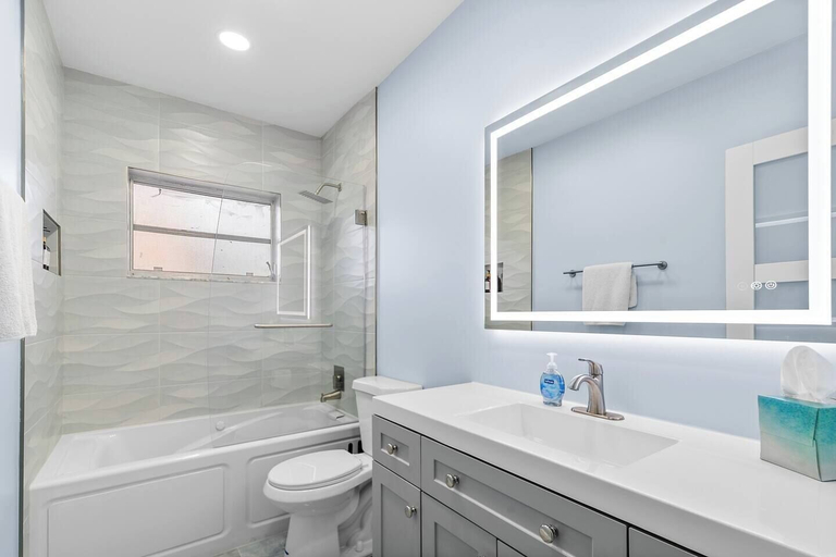 Bathroom 3, Las Olas & Beachside getaway with pool, Broward