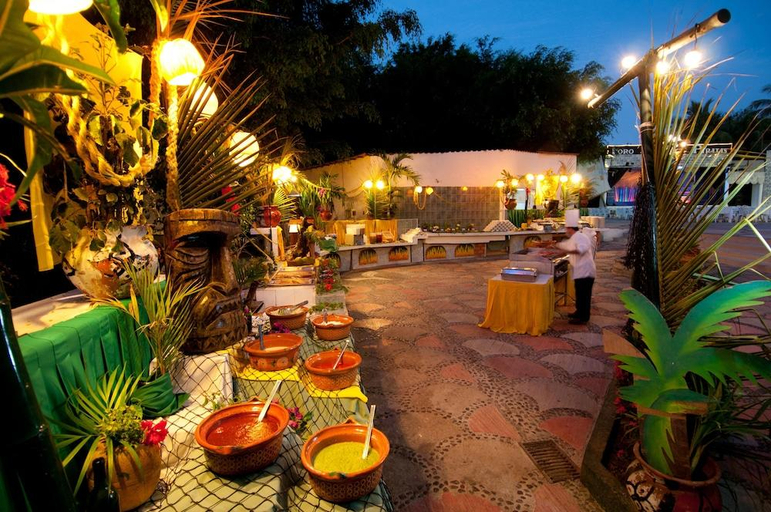 Food & Drinks 5, Vista Playa de Oro Manzanillo, Manzanillo