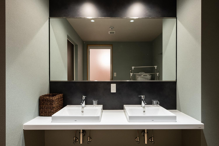 Bathroom 3, Volcano, Kagoshima