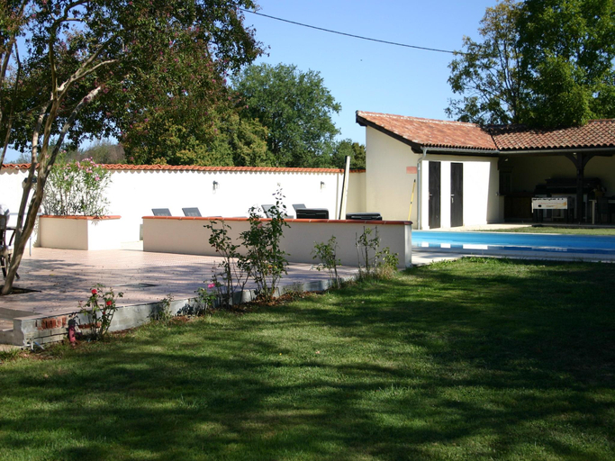 Others 5, Luxurious holiday home with private pool, Hautes-Pyrénées