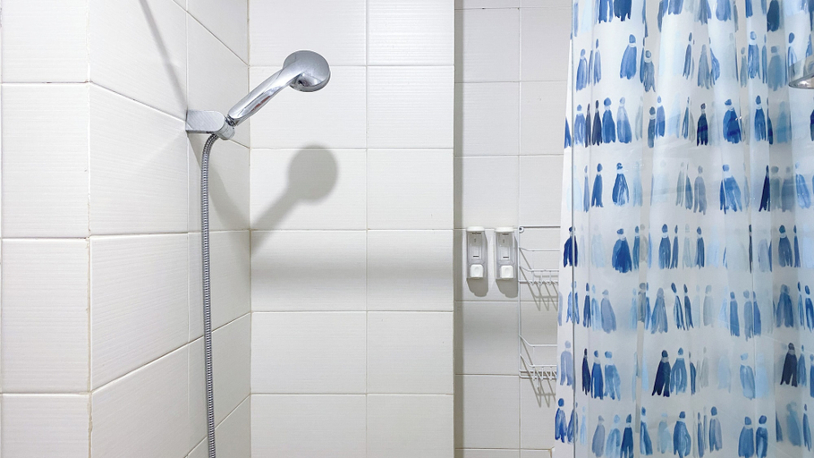 Bathroom 3, Nice And Comfort 1Br Apartment At Woodland Park Residence, Jakarta Selatan