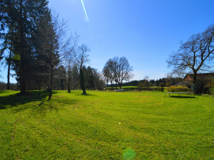 Others 5, Cottage with Tennis Court, Namur