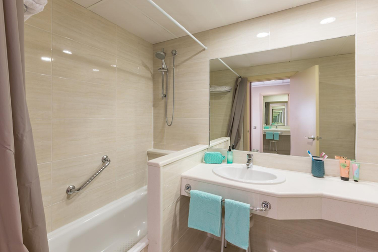 Bathroom 5, Hotel Bahia Calpe by Pierre & Vacances, Alicante