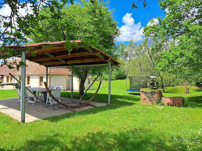 Exterior & Views 1, Comfortable holiday home with spacious garden, Allier