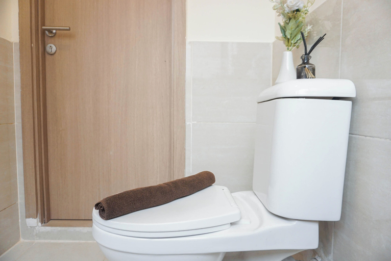 Bathroom 4, Stunning 2Br Apartment At Meikarta, Cikarang