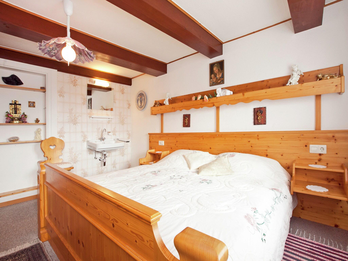 Bedroom 2, Ferienwohnung im Schwarzwald mit Garten, Waldshut