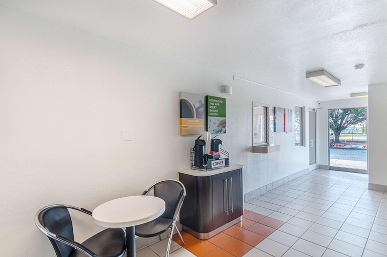 Public Area 2, Motel 6 Ardmore, OK, Carter