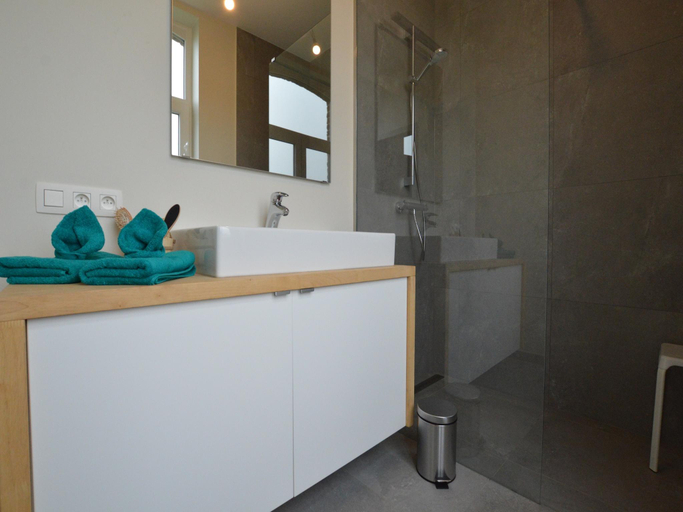 Bathroom 3, Mansion in Roesbrugge with Garden, West-Vlaanderen