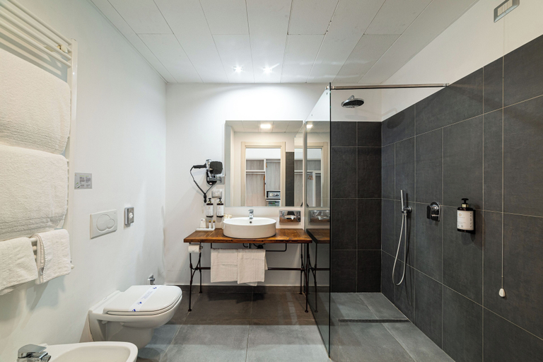 Bathroom 5, Phi Hotel Milano, Milano