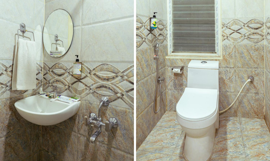 Bathroom 4, Treebo Elmas Grand, Bangalore