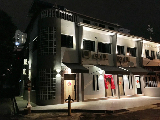 Exterior & Views