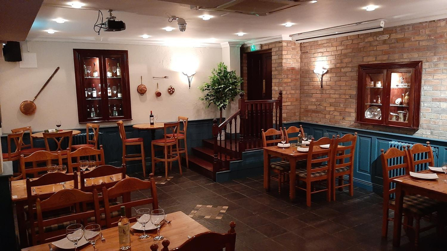 Food & Drinks 2, The 'Rafter's Gastropub