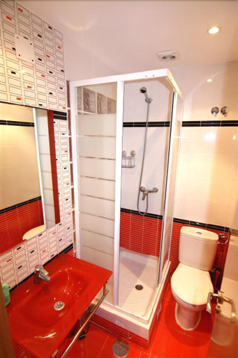 Bathroom 5, Hostal Abril, Madrid