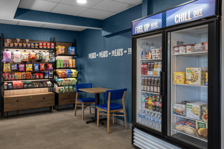 Food & Drinks 5, Hampton Inn & Suites Moline-Quad City Int'l Aprt, Rock Island
