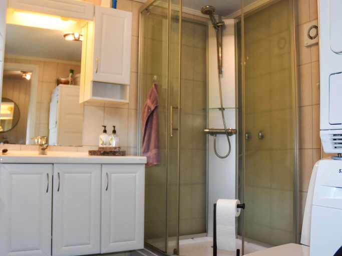 Bathroom, person holiday home in Aram-By Traum, Sande