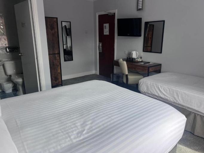 Bedroom 3, Dancenter East Midlands Airport, Derby