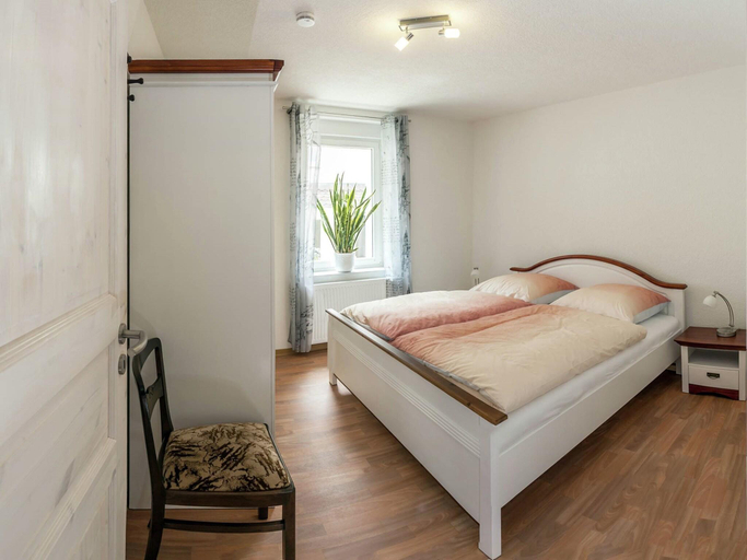 Bedroom 2, Geraumiger Aufenthalt auf mehreren Ebenen, Harz
