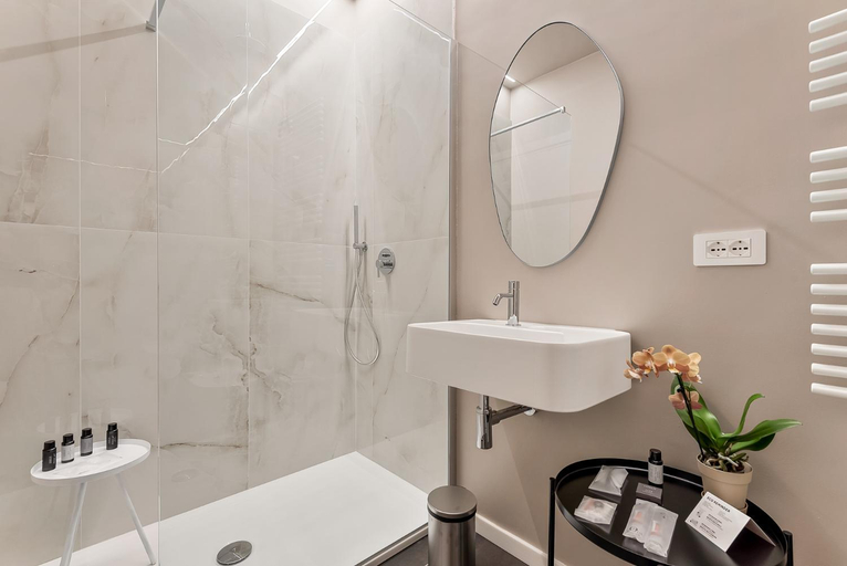 Bathroom 5, D & D Rooms, La Spezia