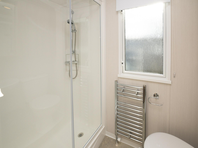 Bathroom 3, Sunsaver Caravan by Belvilla, Cornwall