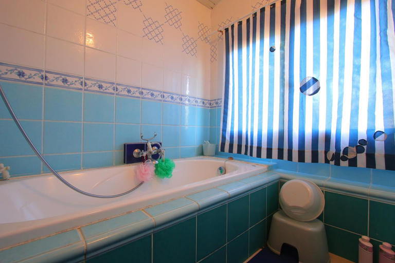 Bathroom 1, Auberge Koyama, Taketa