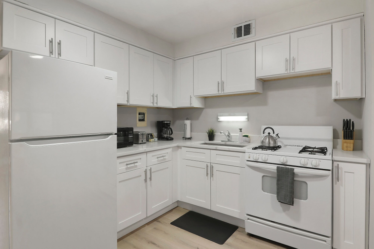 Others 5, Cozy 2BR Apt Near Parks - Kimball A2, Cook