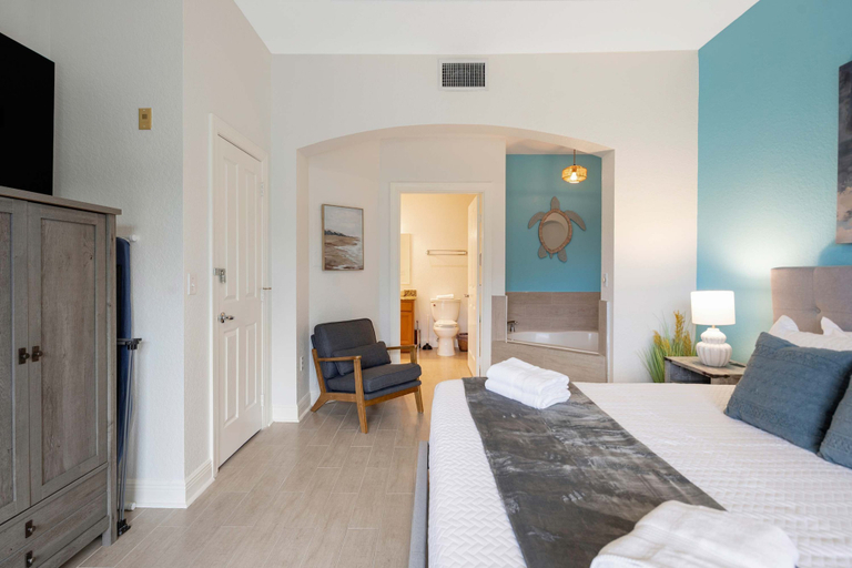 Room 2, Sunset Views and Serenity - Reunion Escape for 4, Osceola