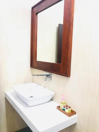 Bathroom 2, Siluni's Villa, N. Palatha East