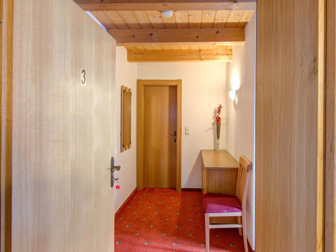 Bedroom 2, Apartment in Huben near Ski Slopes, Imst