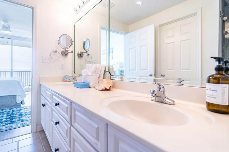 Bathroom 4, Beach Club 806a, Baldwin